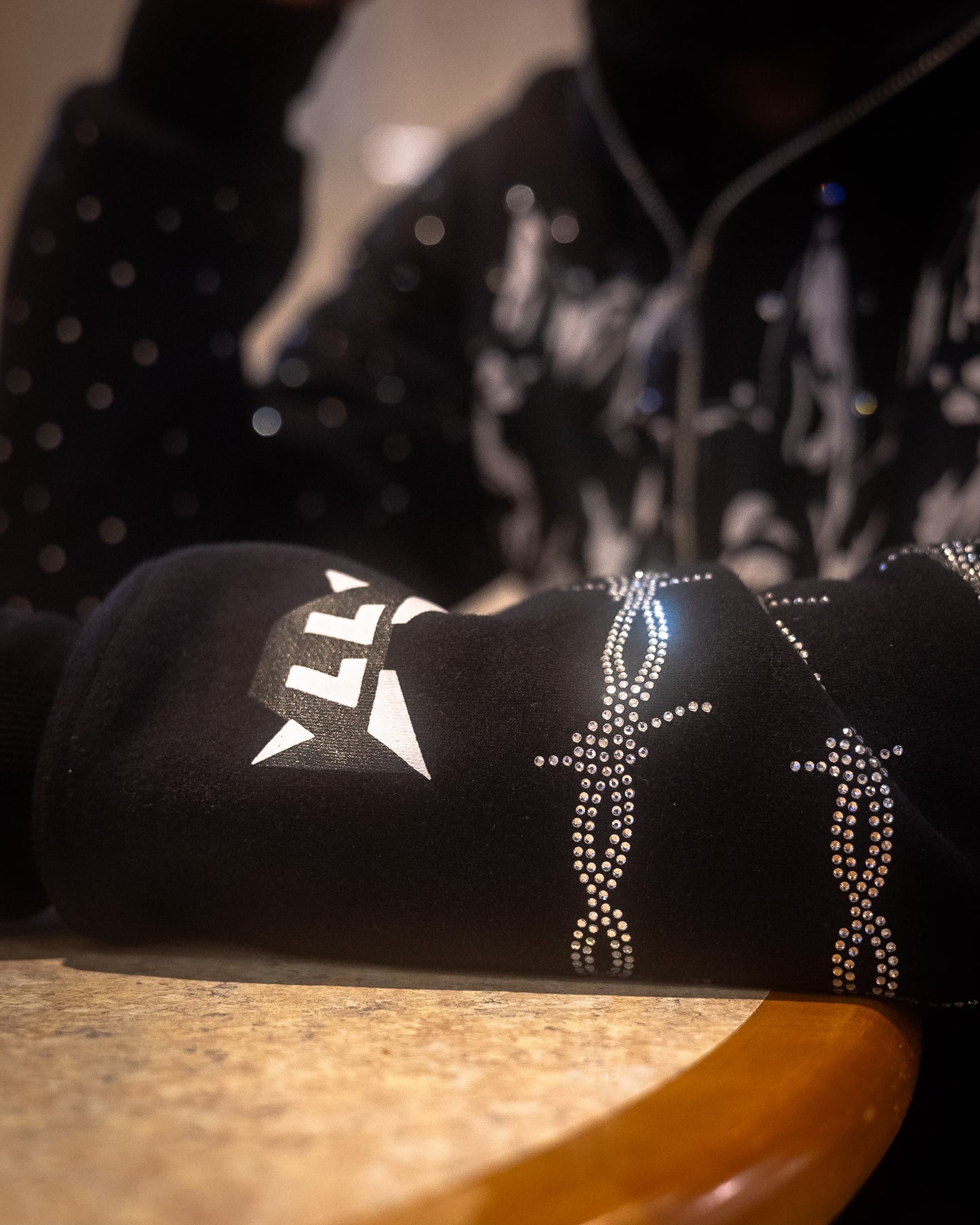 VO8ID-RHINESTONE ZIP UP (BLACK)